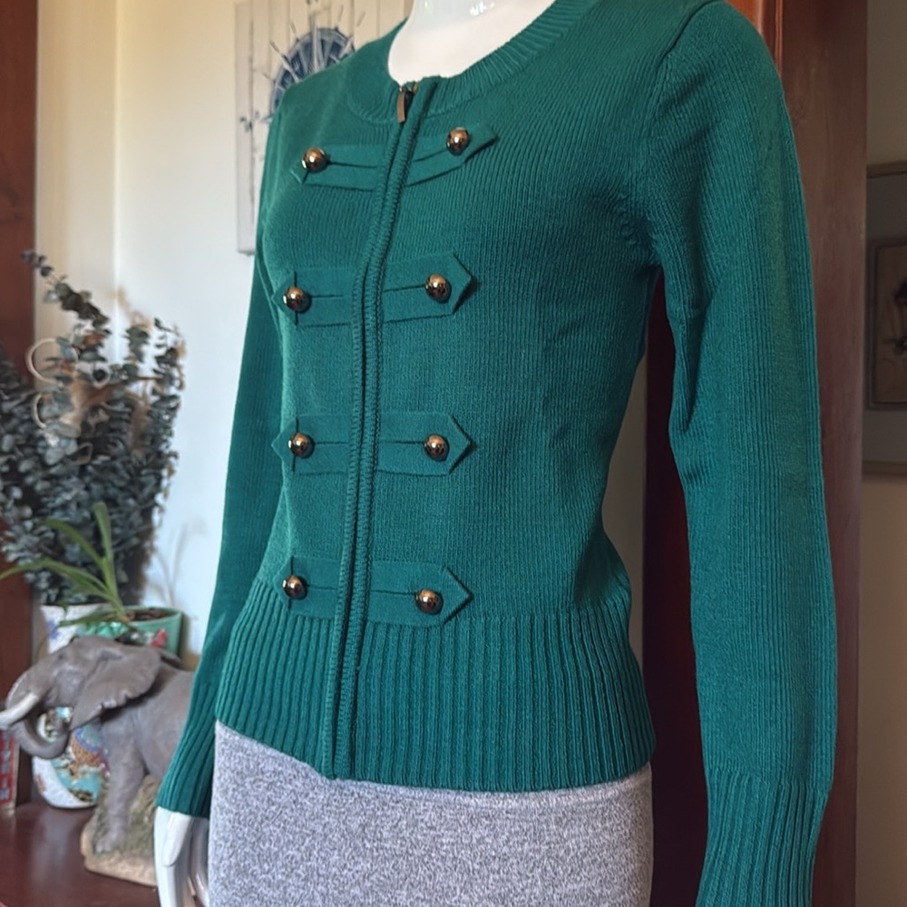 NWT Northern reflections size small Women's Green Buttoned Sweater